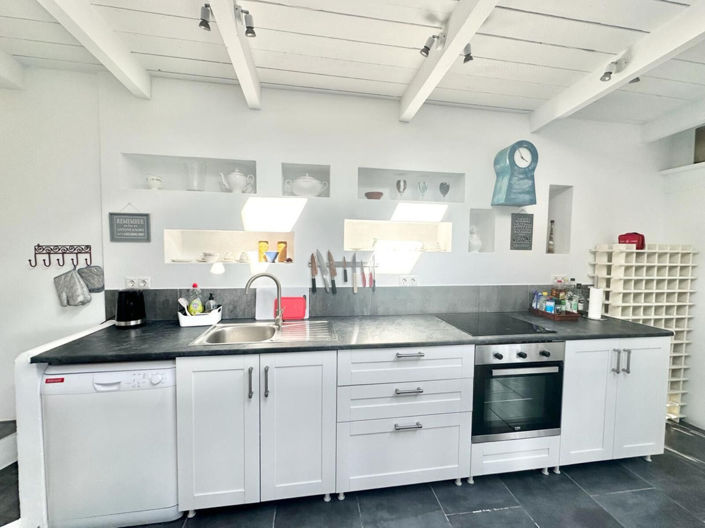 Image No.23-4 Bed Property for sale