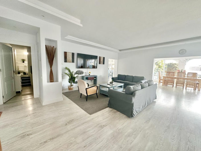 Image No.27-4 Bed Property for sale