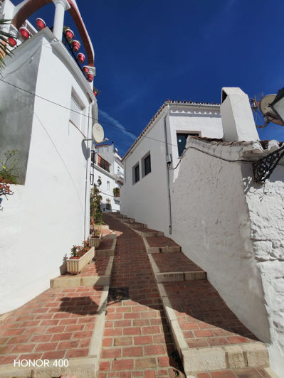 Image No.10-4 Bed Property for sale