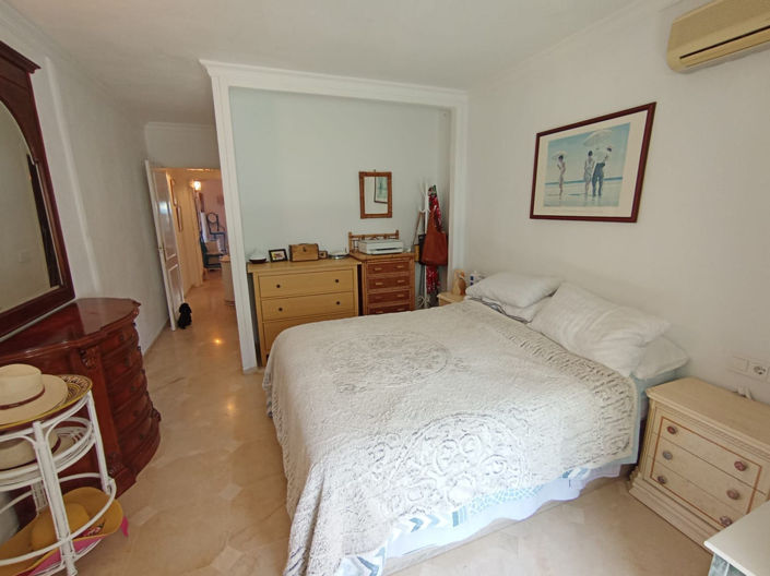 Image No.10-2 Bed Property for sale