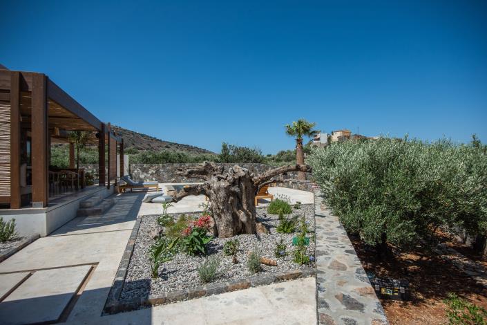 Image No.11-9 Bed Villa for sale