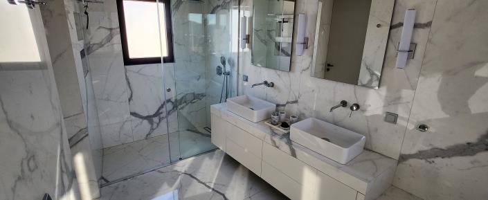 Image No.9-7 Bed Villa for sale