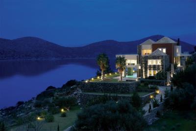 villa-elounda-by-night-2