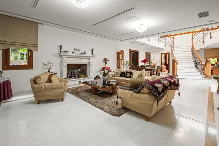 Image No.2-Villa for sale