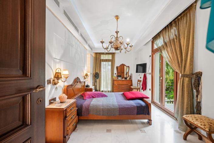 Image No.9-Villa for sale