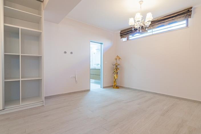 Image No.10-5 Bed Villa for sale