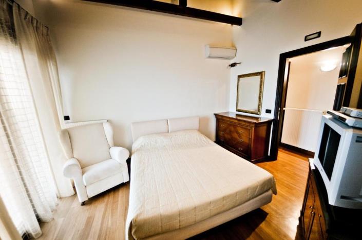 Image No.15-4 Bed Villa for sale