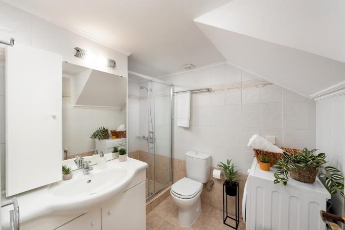 Image No.14-3 Bed House for sale