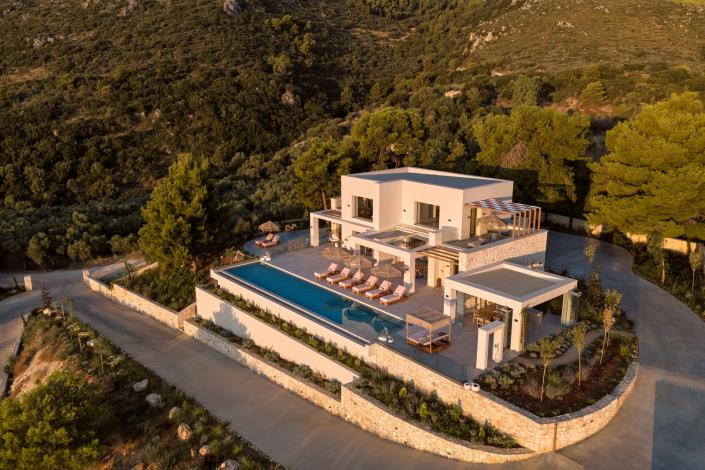 Image No.2-7 Bed Villa for sale
