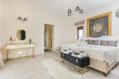 INTERIOR--21-
