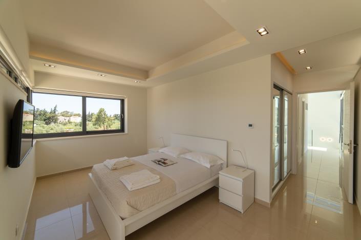 Image No.15-7 Bed Villa for sale