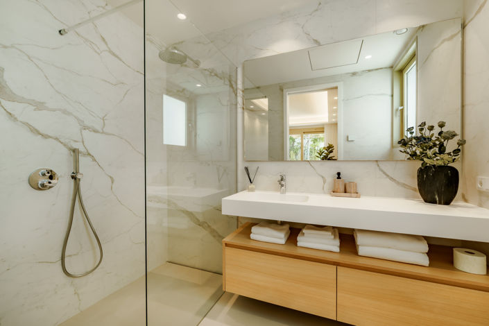 Image No.12-4 Bed Property for sale