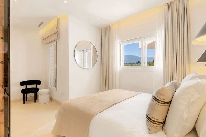 Image No.38-3 Bed Property for sale