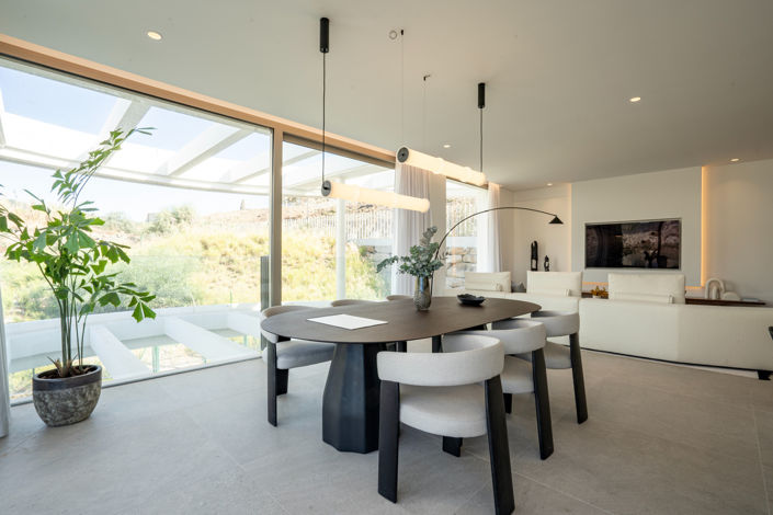 Image No.11-4 Bed Property for sale