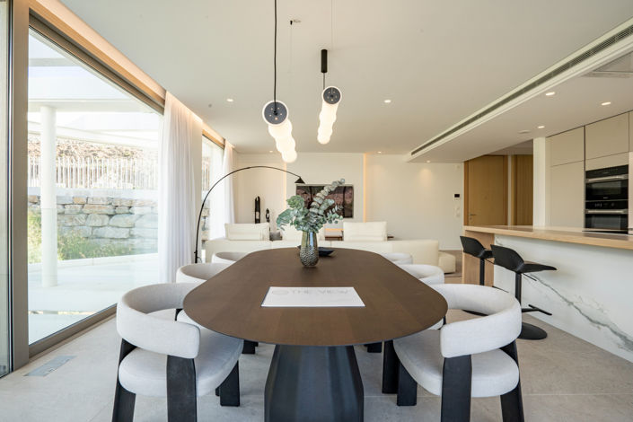 Image No.12-4 Bed Property for sale