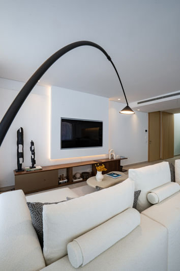 Image No.4-4 Bed Property for sale