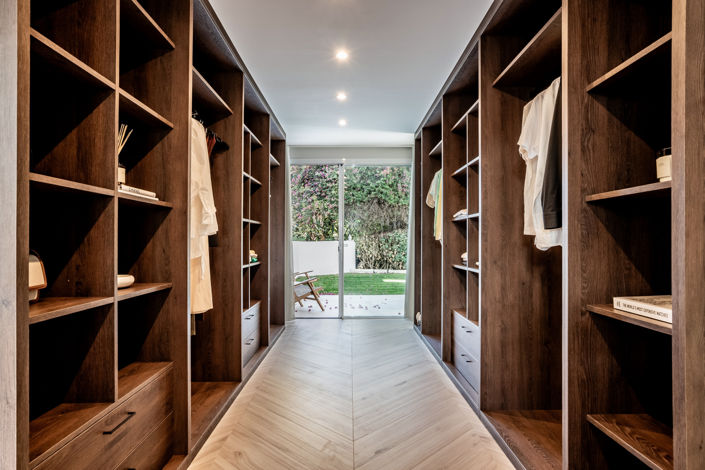 Image No.17-4 Bed Property for sale