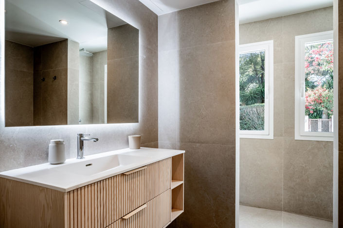 Image No.19-4 Bed Property for sale