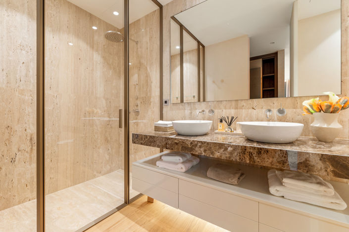 Image No.16-4 Bed Property for sale