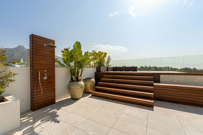 Image No.28-4 Bed Property for sale