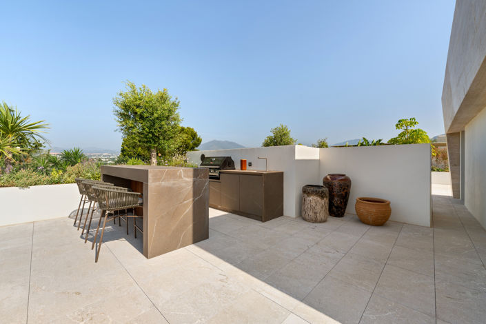 Image No.37-4 Bed Property for sale