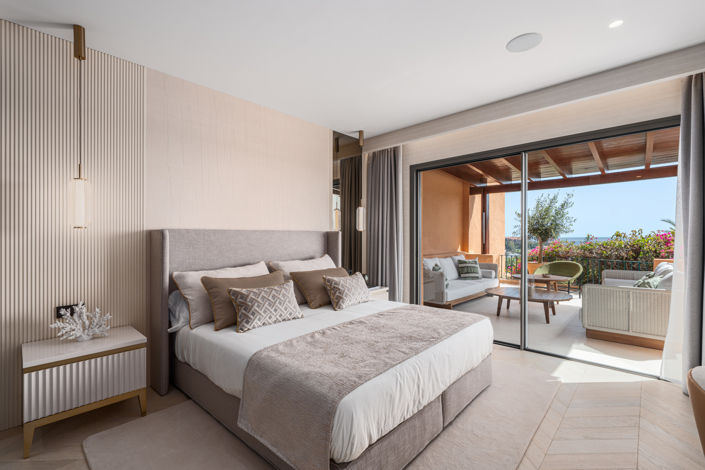 Image No.12-4 Bed Property for sale