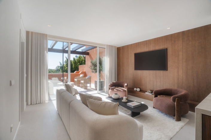 Image No.2-4 Bed Property for sale