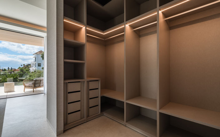 Image No.30-5 Bed Villa for sale