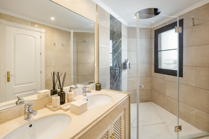 Image No.12-4 Bed Villa for sale