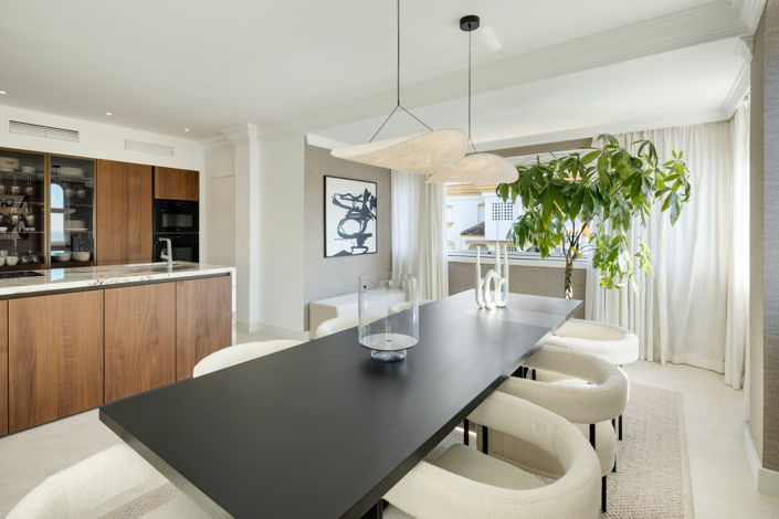 Image No.5-5 Bed Property for sale