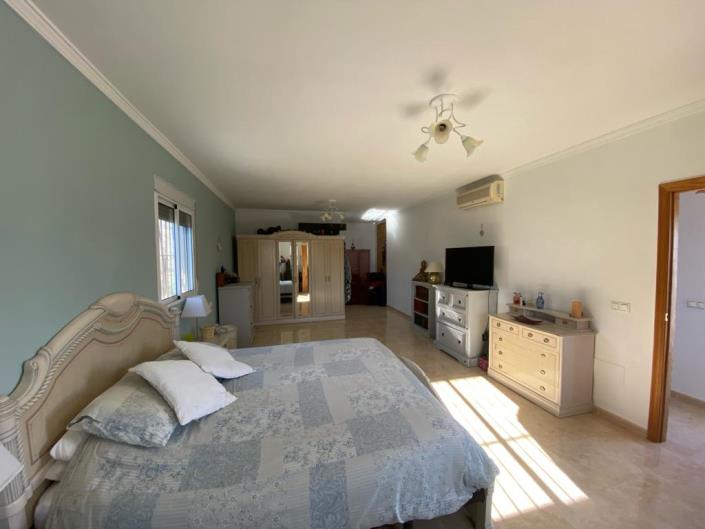 Image No.45-3 Bed Villa / Detached for sale