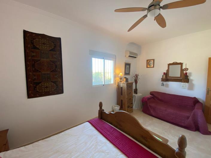 Image No.49-3 Bed Villa / Detached for sale