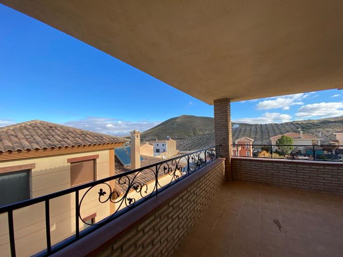 Image No.36-4 Bed Property for sale