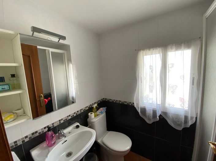 Image No.8-3 Bed Property for sale