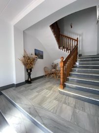 property158993384