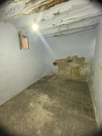 Image No.12-2 Bed Property for sale