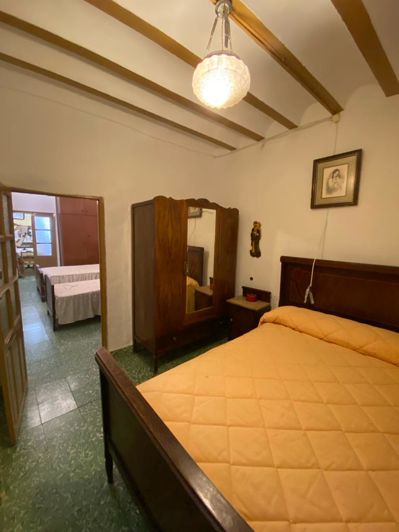 Image No.40-4 Bed Property for sale