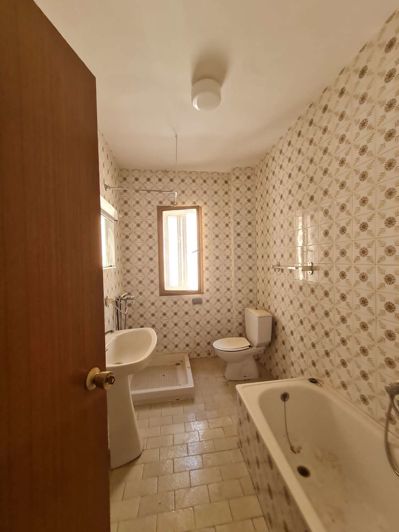 Image No.10-4 Bed Property for sale