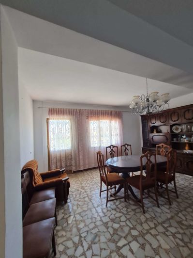 Image No.17-4 Bed Property for sale