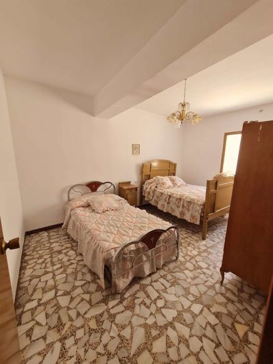 Image No.20-4 Bed Property for sale