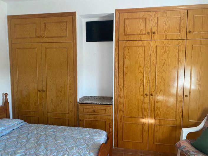 Image No.14-7 Bed Property for sale