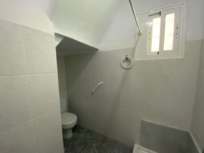 Image No.12-3 Bed Property for sale