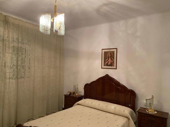 Image No.5-3 Bed Property for sale