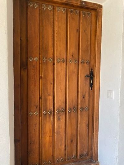 Image No.12-6 Bed Property for sale