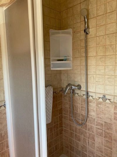 Image No.16-6 Bed Property for sale