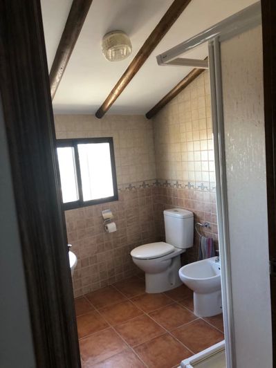 Image No.17-6 Bed Property for sale