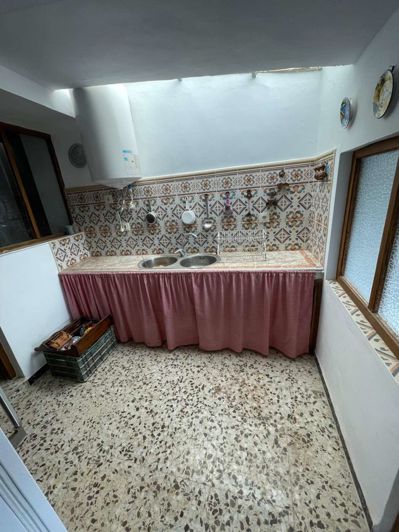 Image No.19-6 Bed Property for sale