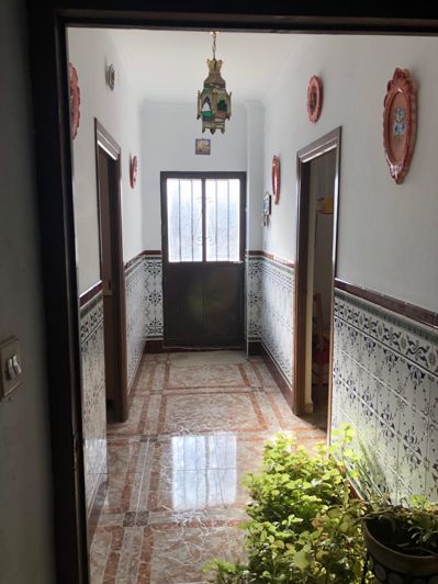 Image No.8-6 Bed Property for sale