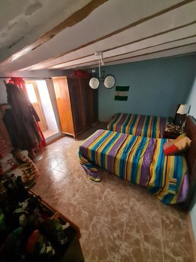 Image No.12-3 Bed Property for sale