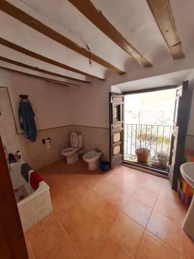 Image No.14-3 Bed Property for sale